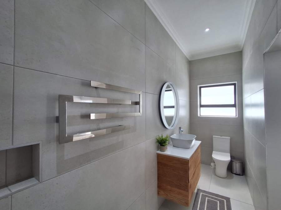 4 Bedroom Property for Sale in Stilbaai Oos Western Cape